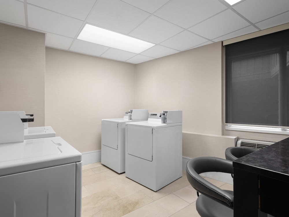 Holiday Inn Calgary-Airport by IHG photo 3