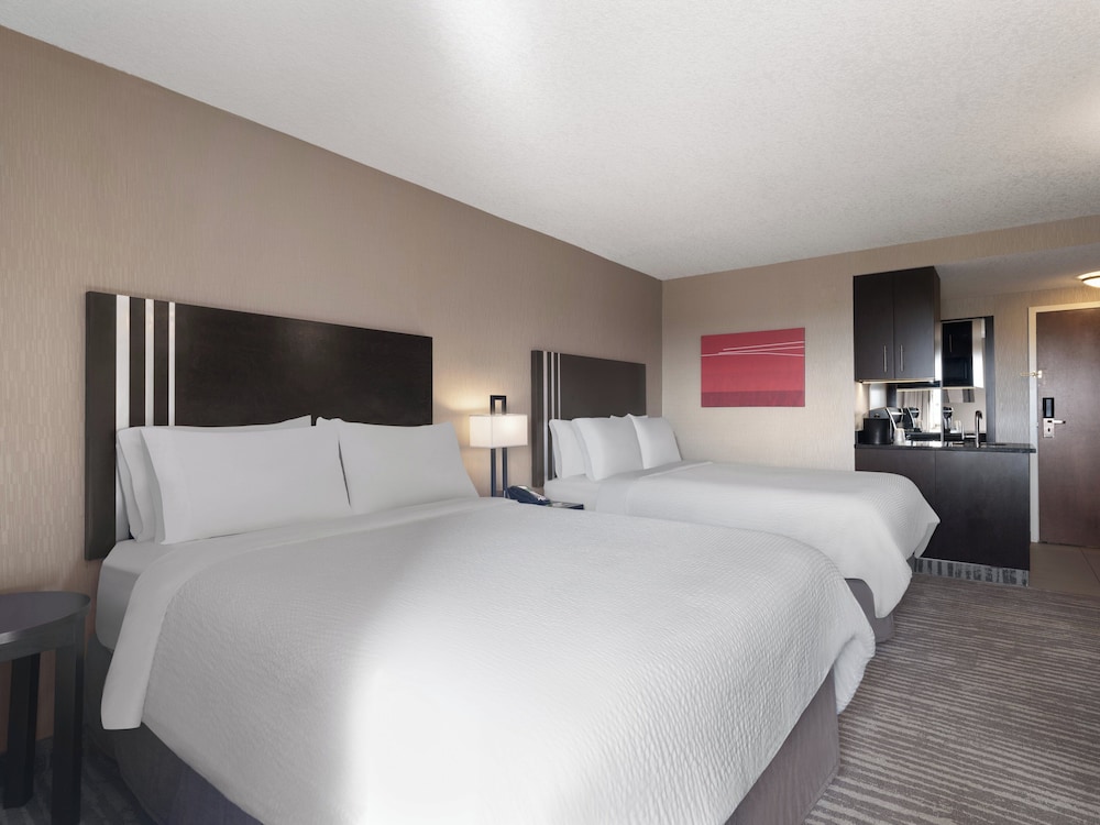 Holiday Inn Calgary-Airport by IHG photo 2