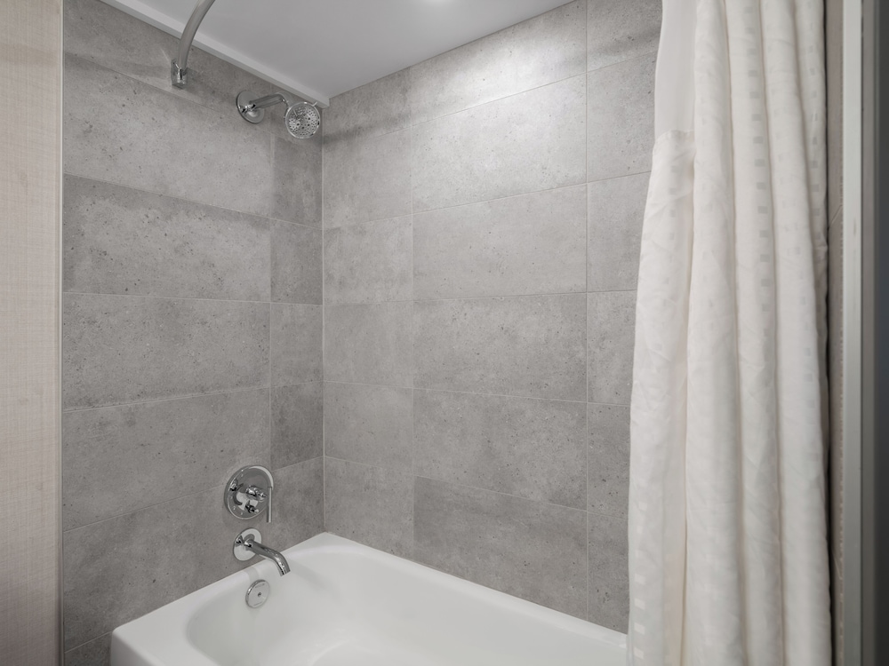 Holiday Inn Calgary-Airport by IHG photo 3