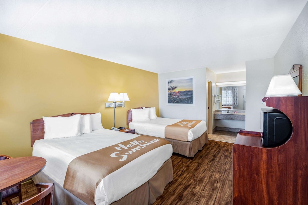 Days Inn by Wyndham Clarksville TN