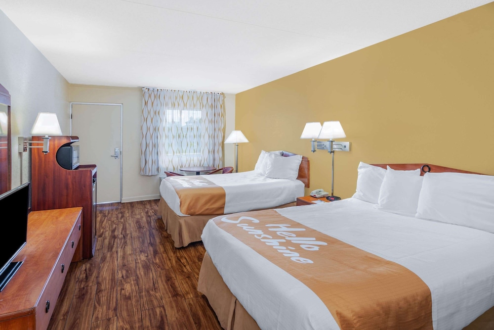 Days Inn by Wyndham Clarksville TN