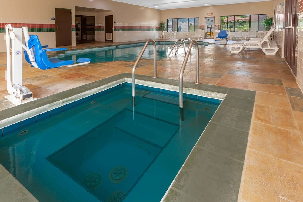Days Inn by Wyndham Milan Sandusky South