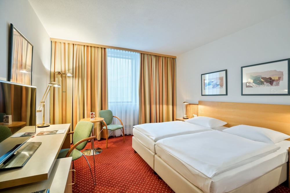 Austria Trend Hotel Salzburg West photo 2