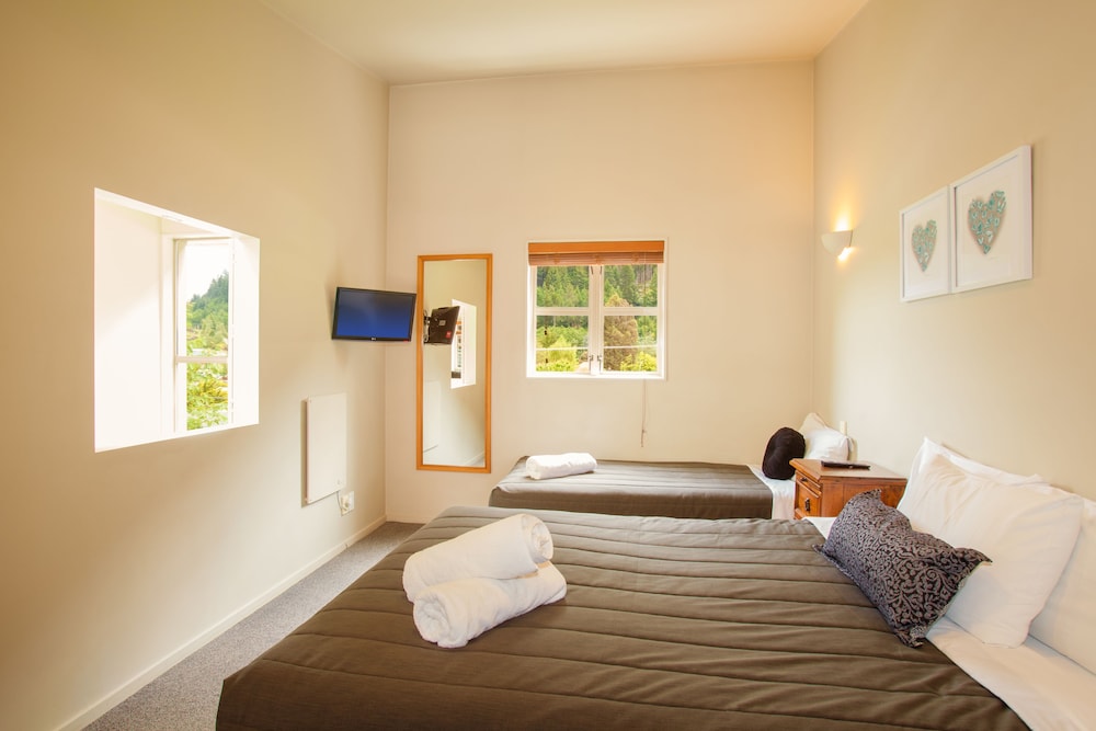 Best Western Cranbury Court