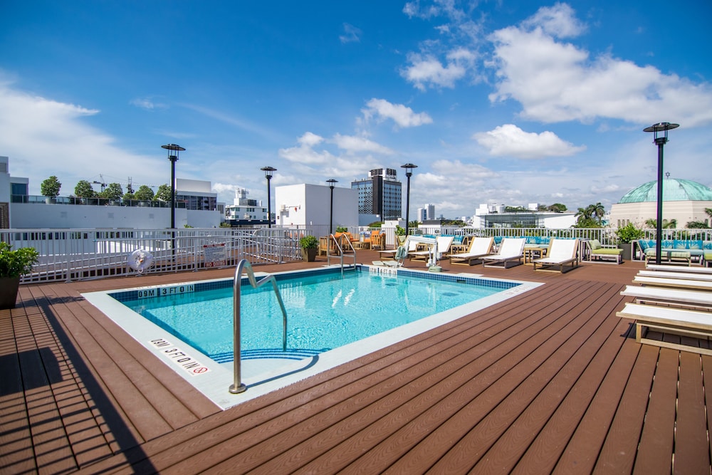 Hampton Inn Miami South Beach 17th Street photo 2