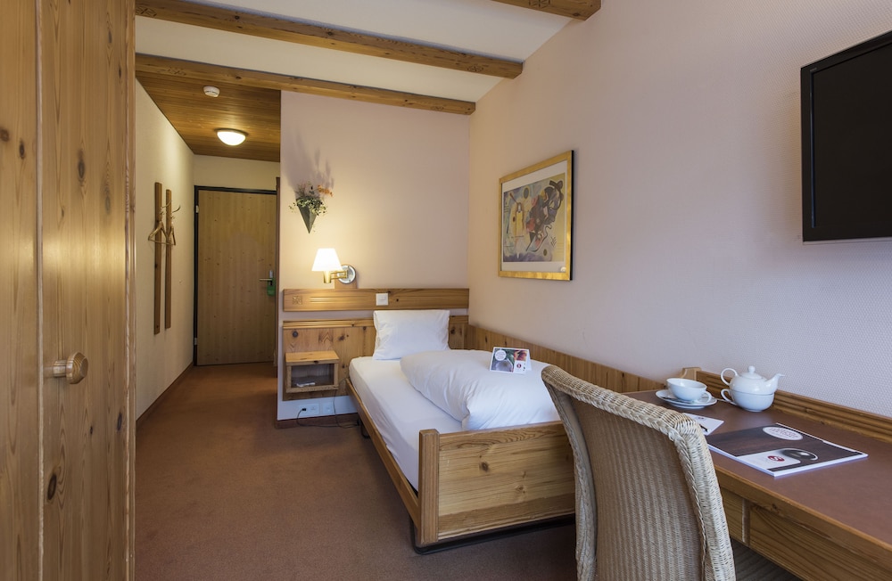 Sunstar Alpine Hotel Flims photo 2