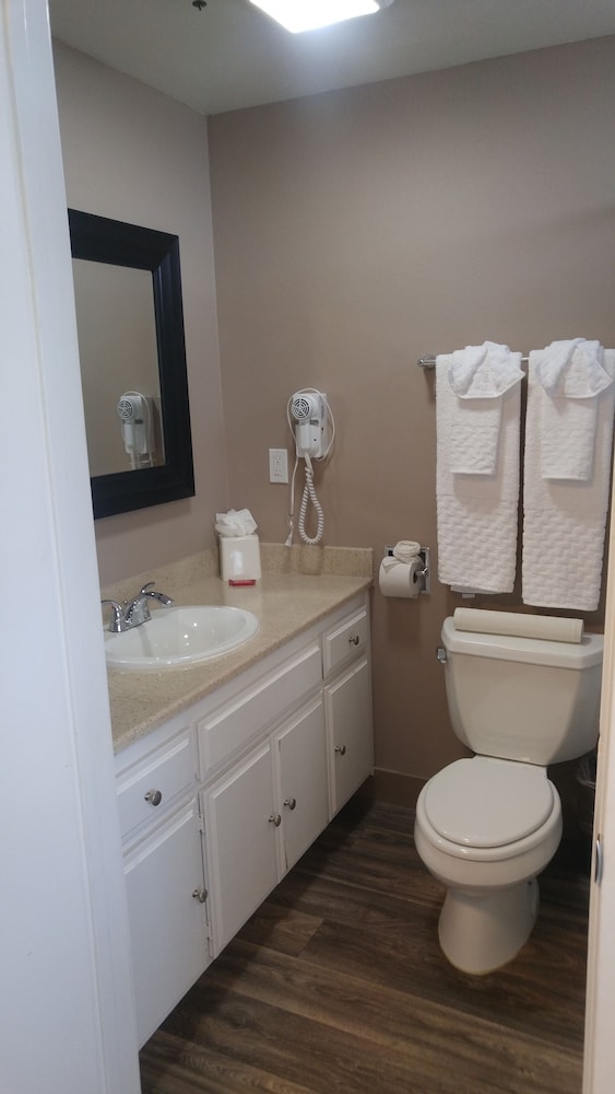 Rancho San Diego Inn & Suites