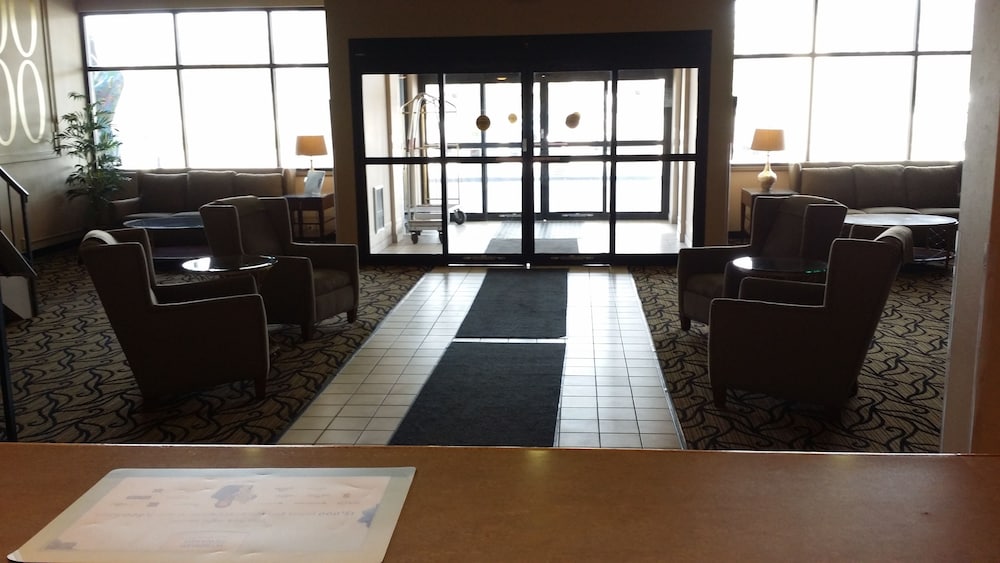 Norwood Inn & Suites La Crosse
