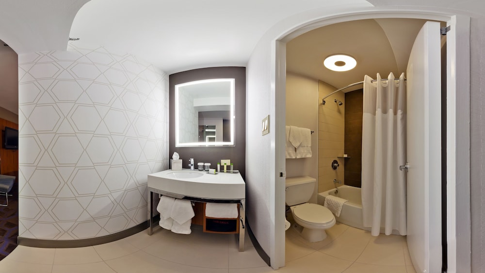 DoubleTree by Hilton Metropolitan New York City photo 2