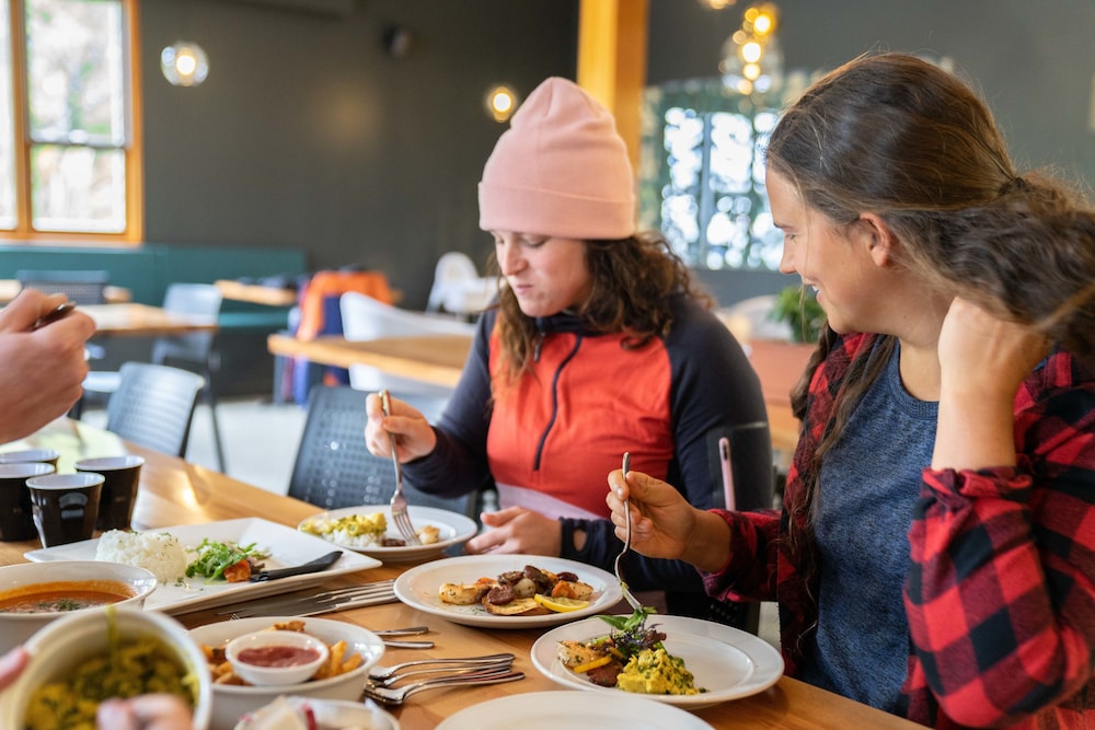 Fiordland National Park Lodge