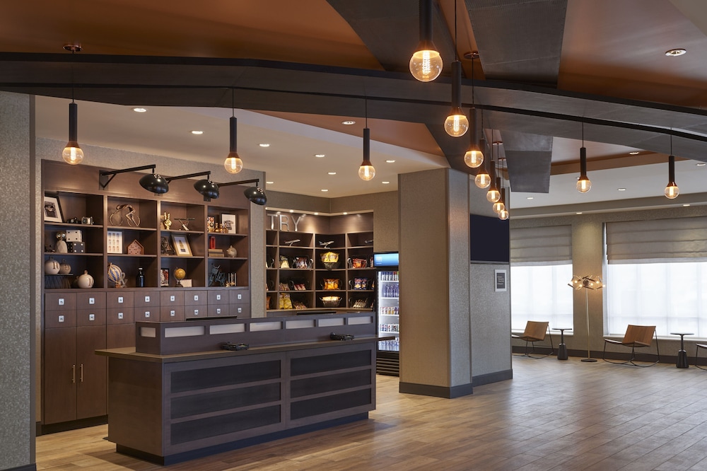 Quality Hotel & Suites Toronto Airport East photo 2