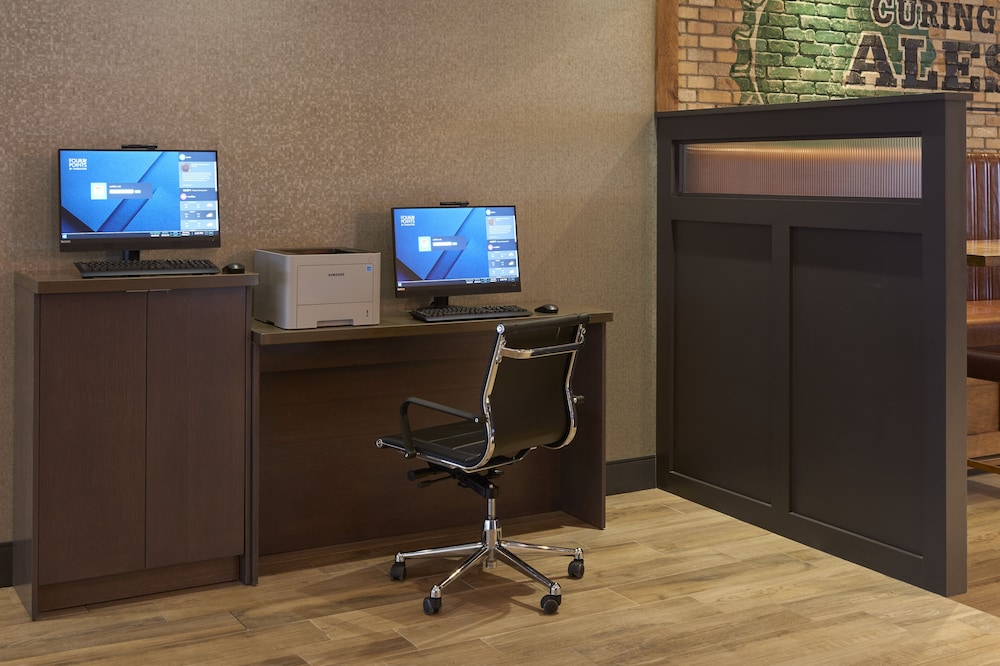 Quality Hotel & Suites Toronto Airport East